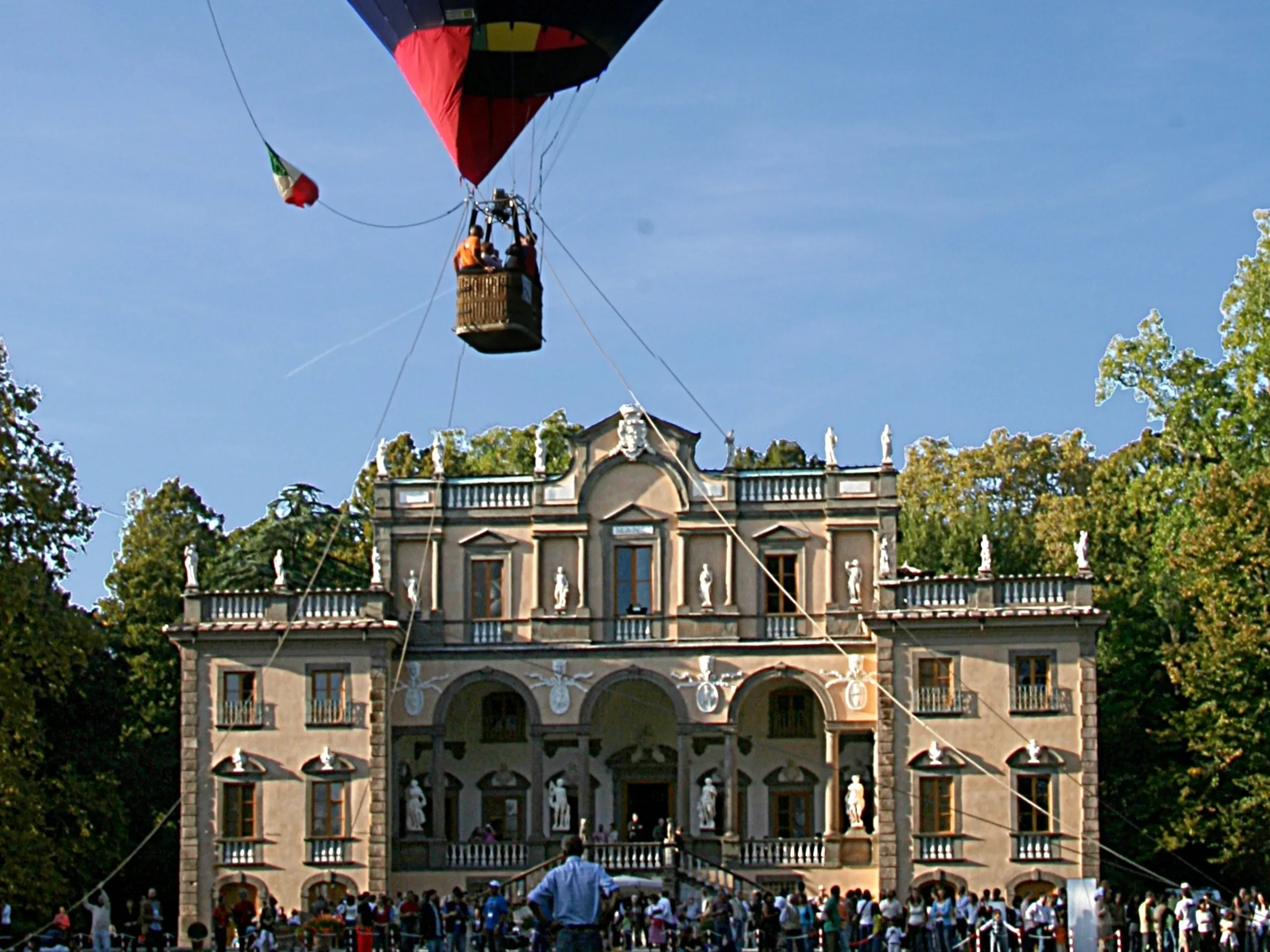 Lucca Balloon Over Villa Mansi