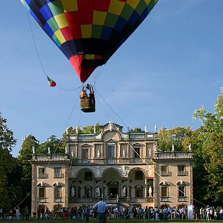 Lucca Balloon Over Villa Mansi