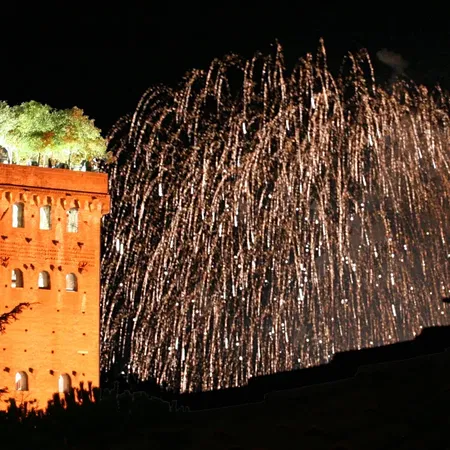 Lucca Fireworks Gold