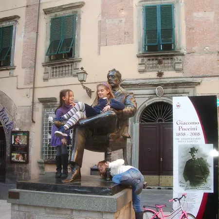 Lucca Giacomo Puccini Statue