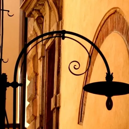 Lucca Streetlight In Brown