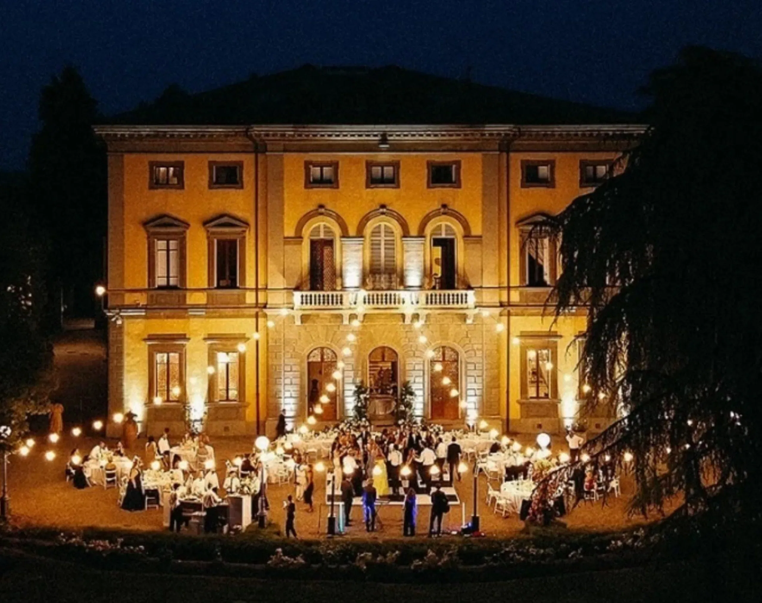 Tenuta di Monaciano Facade At Night
